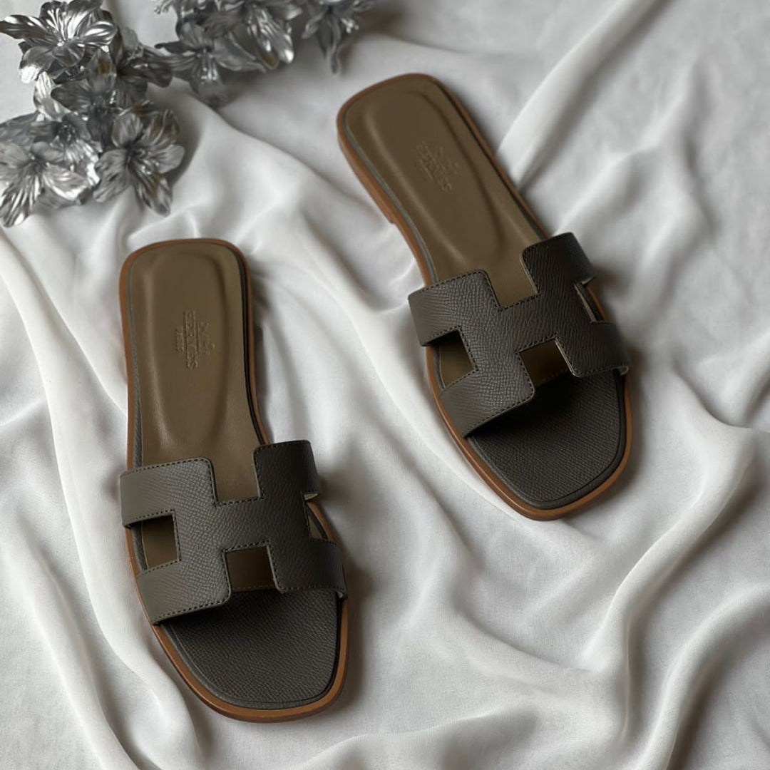 Hermès Oran Shoes – Classic Flat Edition