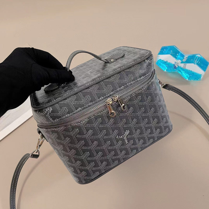 Elegant Vanity Crossbody