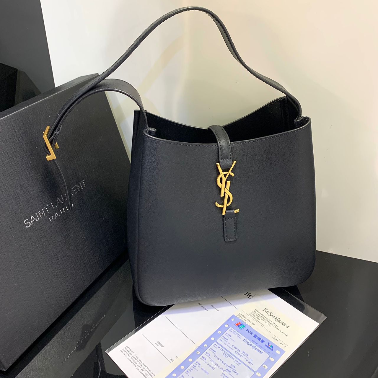 Black / Without Box
