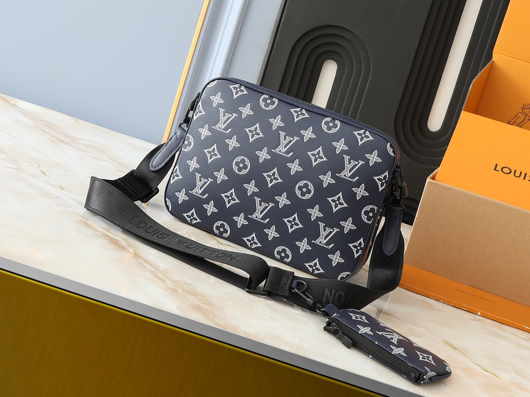 Louis Vuitton trio Messenger Bag