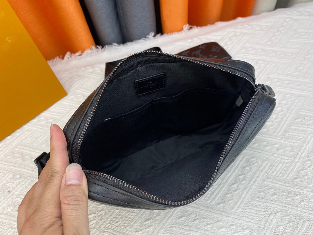 Louis Vuitton trio Messenger Bag