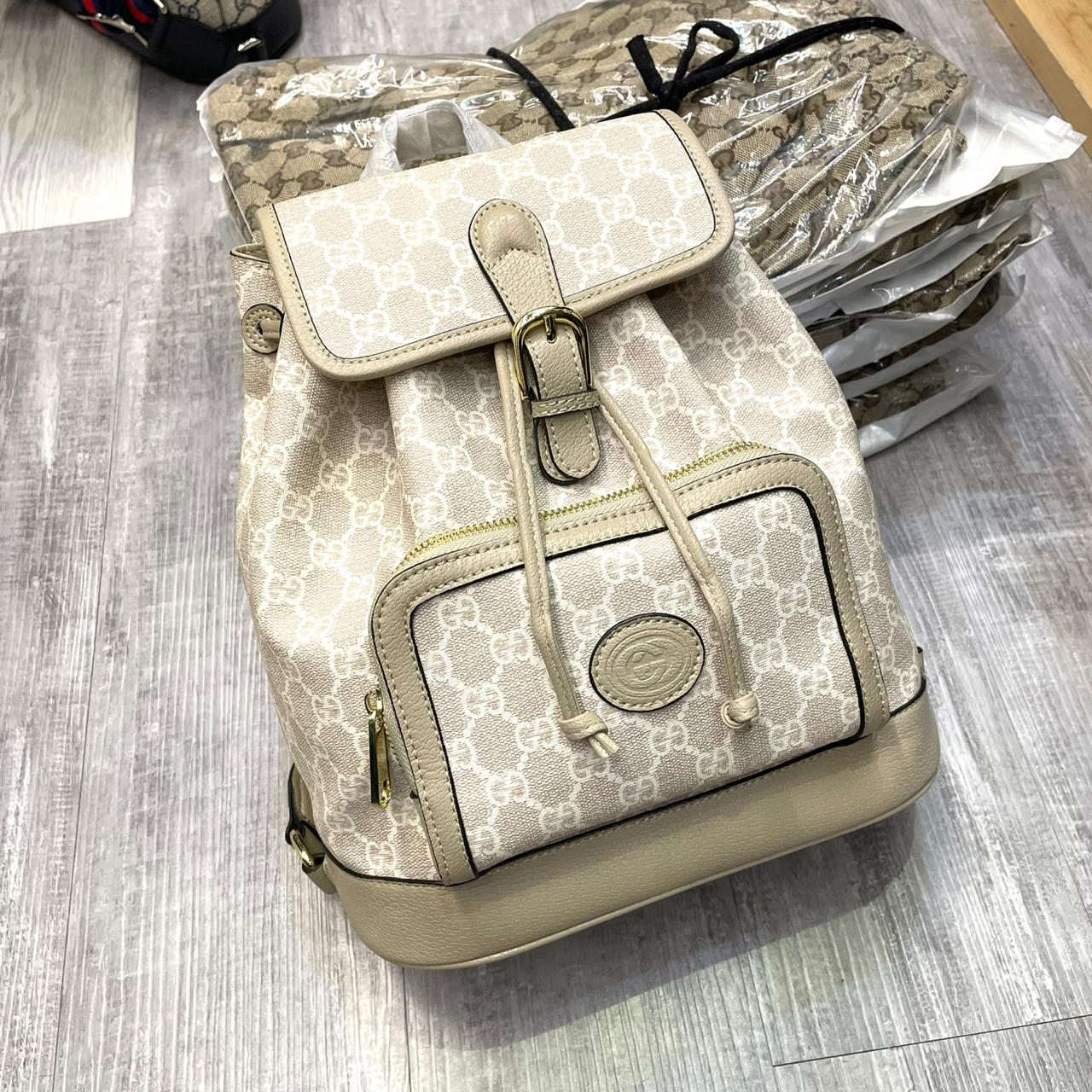 Beige-offwhite